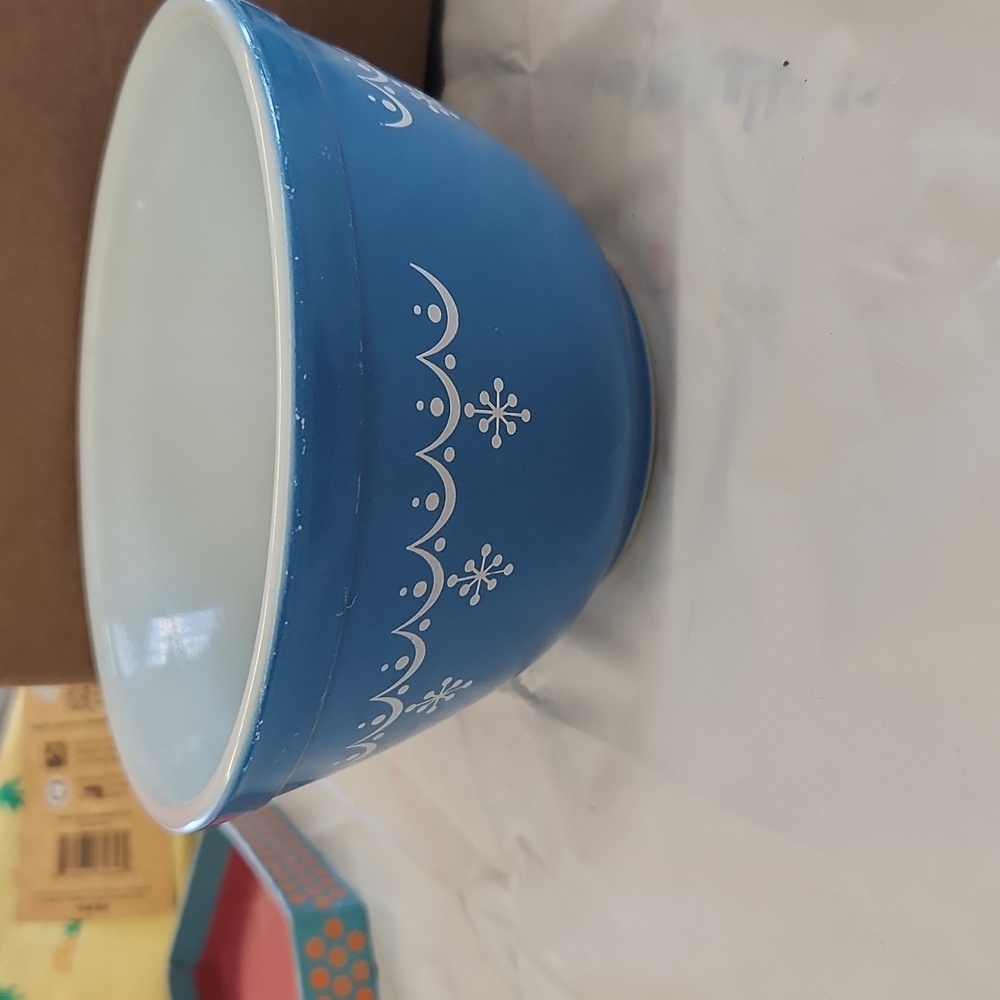 Vintage Pyrex Small Bowl Snow Flake Blue